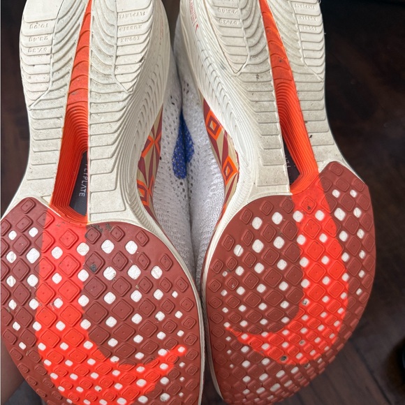 Athletic_Shoes